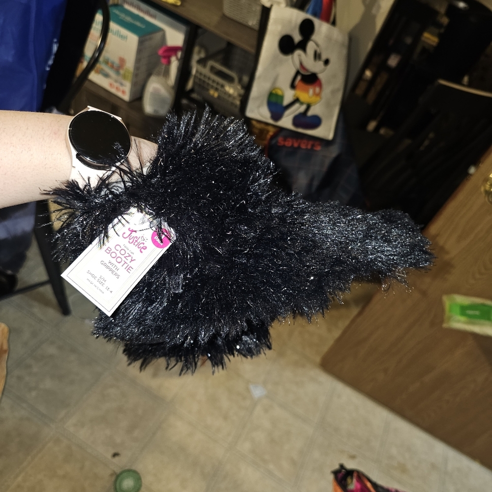 🎁 SALE 🎁Justice Girls Fuzzy Slippers - Picture 4 of 6